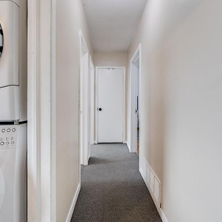 Eglinton West Guest Suite Торонто Екстер'єр фото