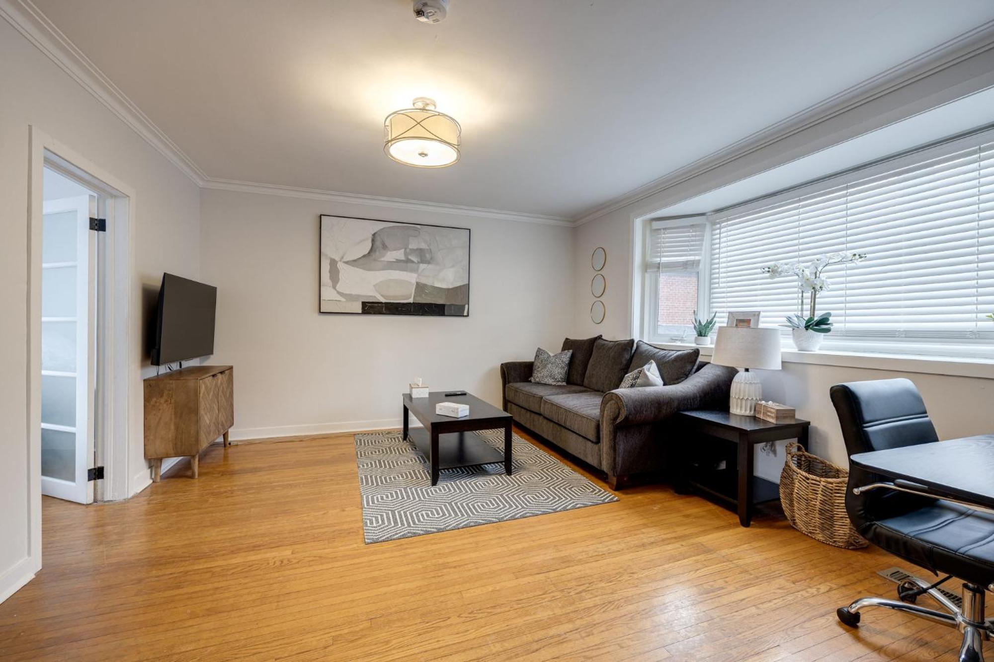 Eglinton West Guest Suite Торонто Екстер'єр фото